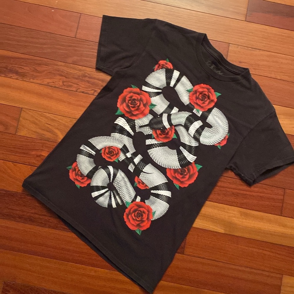Poison Snake t-shirt size small Roses tee